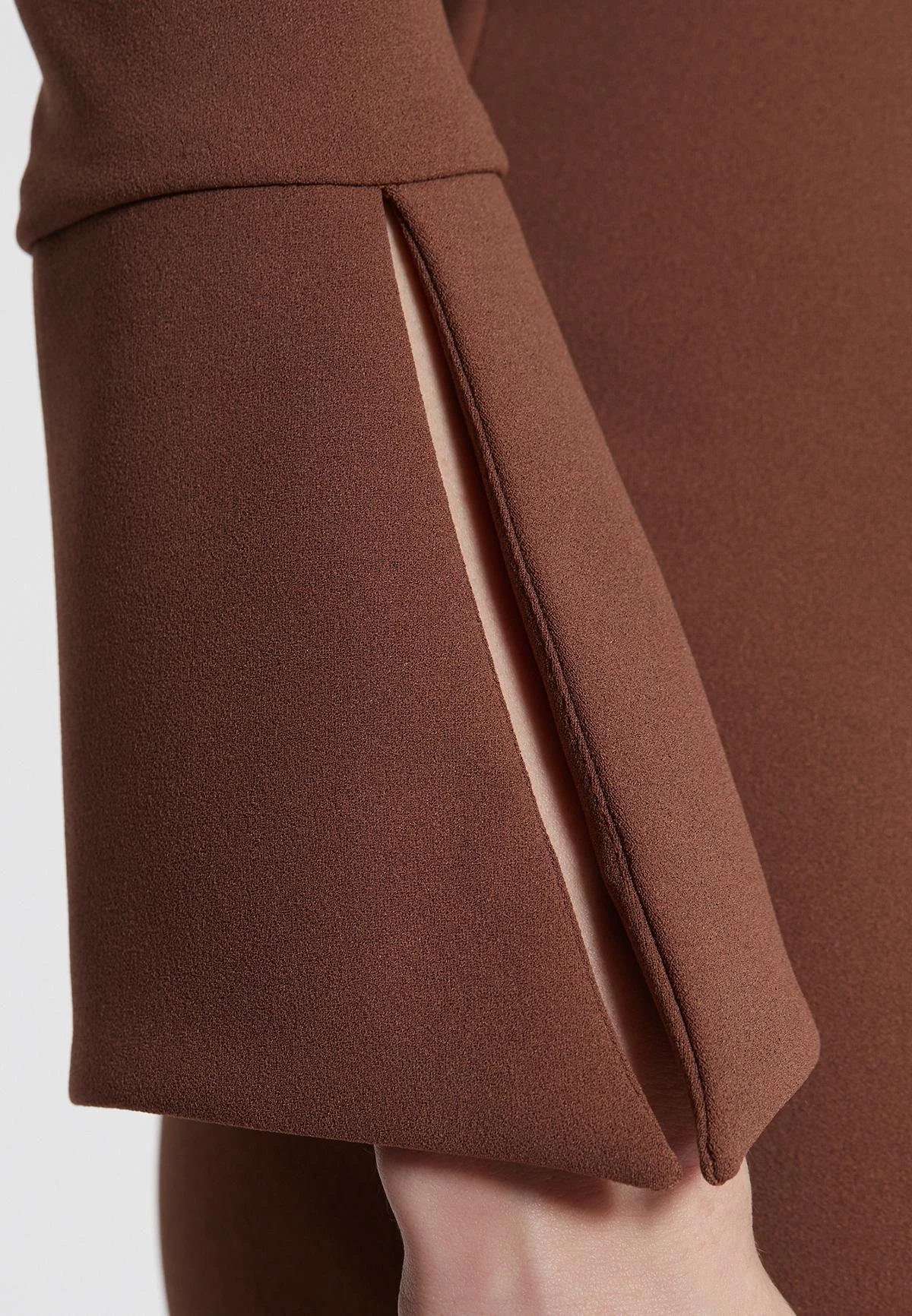 Ana Alcazar Strakke Jurk Vafewis Bruin 4 Ana Alcazar Strakke Jurk Vafewis Bruin - Afbeelding 4