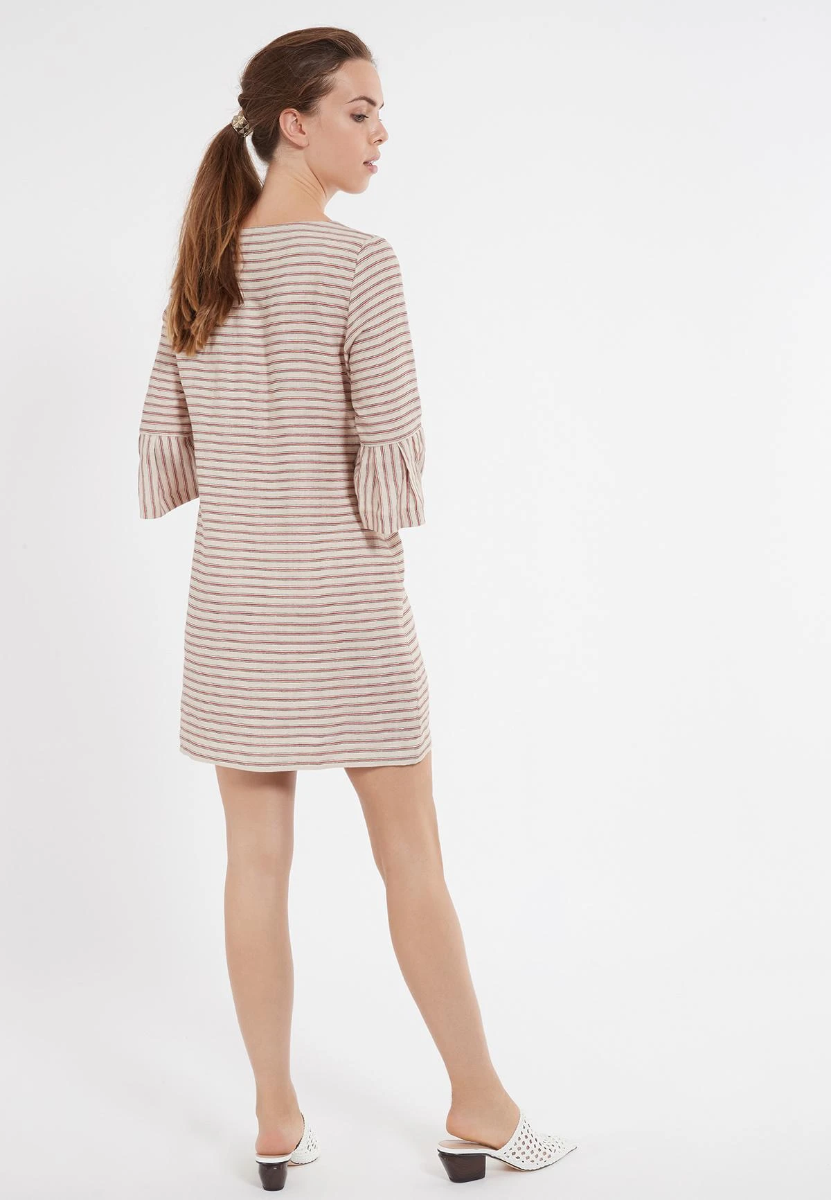 Ana Alcazar Volant Jurk Zemes Donker-Beige 3 Ana Alcazar Volant Jurk Zemes Donker-Beige - Afbeelding 3